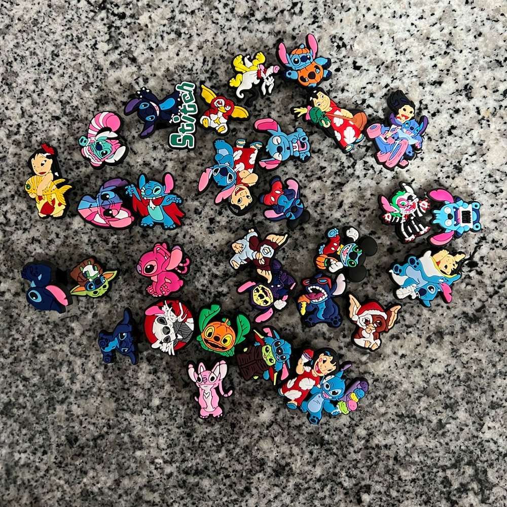 NWOT 30 piece LOT of croc charms